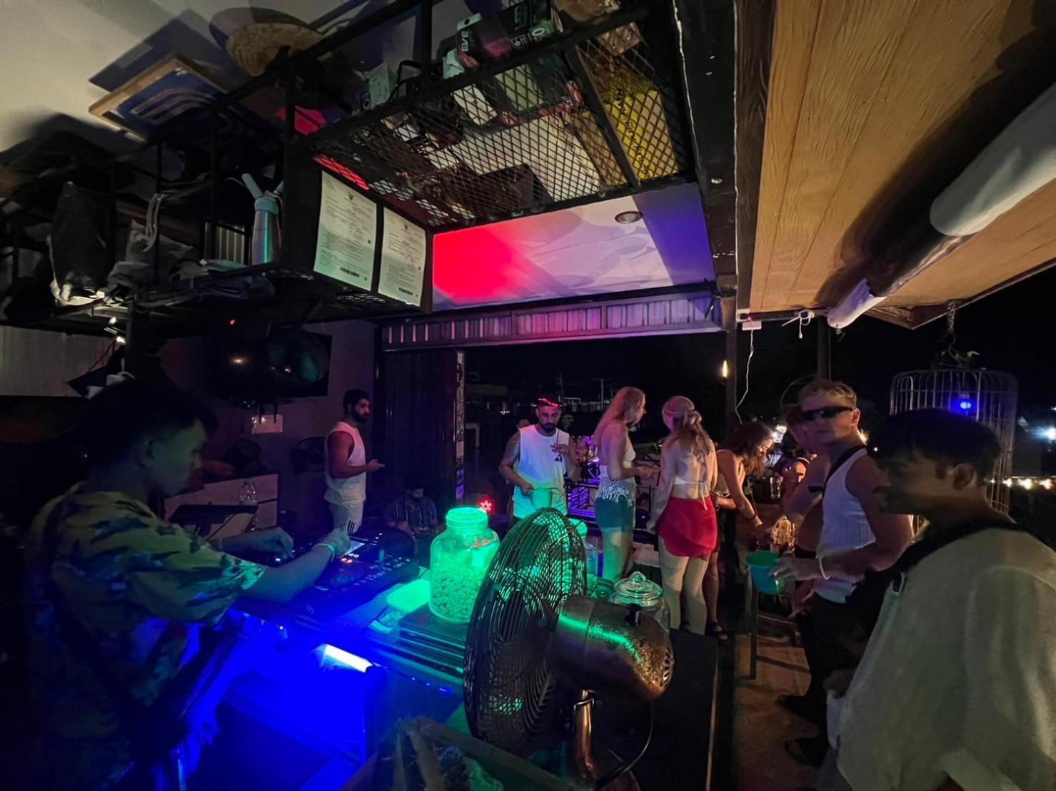U Hostel Koh Phangan หาดริ้น ภายนอก รูปภาพ