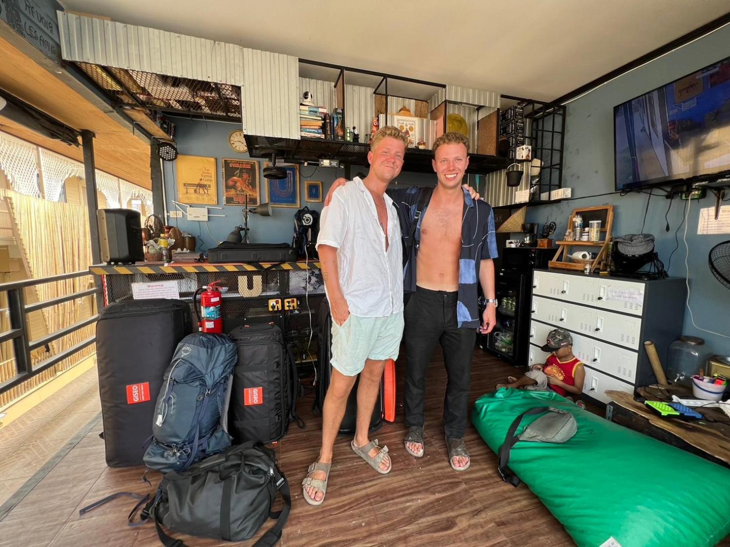 U Hostel Koh Phangan หาดริ้น ภายนอก รูปภาพ